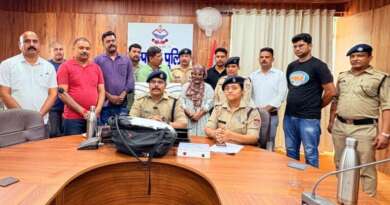 उत्तराखंड में ड्रग्स की सबसे बड़ी खेप बरामद, चम्पावत व पिथौरागढ़ पुलिस ने संयुक्त कार्यवाही करते हुए एक महिला को 10 करोड़ से अधिक की ड्रग्स के साथ किया गिरफ्तार