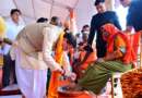 मुख्यमंत्री धामी ने कावंड़ियों के चरण धोए, शिवभक्तों पर हैलीकाॅप्टर से पुष्प वर्षा
