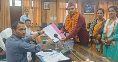 चम्पावत में भाजपा प्रत्याशी आनंद अधिकारी ने किया जिपं अध्यक्ष पद के लिए नामांकन