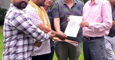 टनकपुर : सभासदों ने विभिन्न समस्याओं को लेकर कुमाऊं कमिश्नर को ज्ञापन सौंपा, समाधान कराने का मिला ​आश्वासन