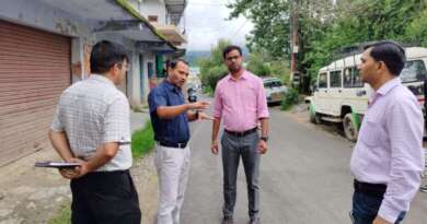 अपर जिलाधिकारी ने किया चम्पावत नगर क्षेत्र की सड़कों का निरीक्षण, गड्ढों को भरने और सुरक्षा मानकों का कड़ाई से पालन करने के निर्देश