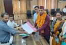 चम्पावत में भाजपा प्रत्याशी आनंद अधिकारी ने किया जिपं अध्यक्ष पद के लिए नामांकन