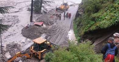 आपदाग्रस्त धराली गांव में फंसे 200 लोगों को निकालने के लिए रेस्क्यू ऑपरेशन, रास्ता और पुल बना रही सेना