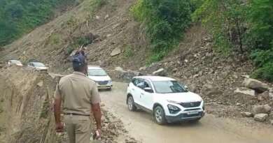 मलवा आने के चलते आठ घंटे बंद रहा टनकपुर-चम्पावत राष्ट्रीय राजमार्ग