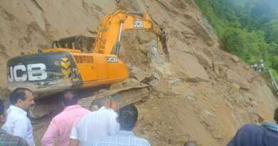 चम्पावत : स्वांला में 2 घंटे और टिपटॉप में आधा घंटा बंद रही रोड