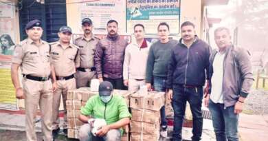 चम्पावत : 18 पेटी अंग्रजी शराब समेत एक तस्कर गिरफ्तार, एक फरार, कार जब्त