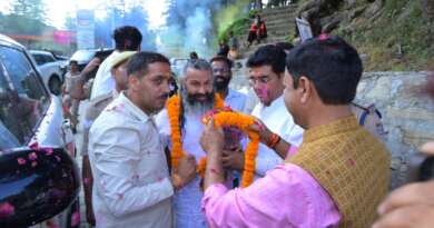 लोहाघाट में आध्यात्मिक गुरु स्वामी प्रेम सुगंध जी महाराज का हुआ भव्य स्वागत