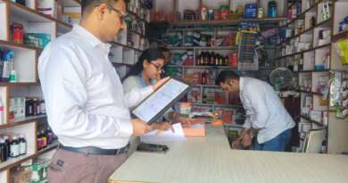 चम्पावत में ‘सुरक्षित दवा, सुरक्षित जीवन’ अभियान के तहत मेडिकल स्टोरों पर औचक निरीक्षण, कफ सिरप के पांच नमूने जांच को भेजे गए