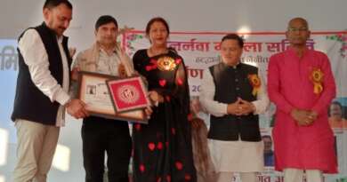 टनकपुर : पुनर्नवा महिला समिति ने डॉ. रखोलिया को किया सम्मानित