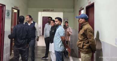 रात्रि स्वास्थ्य सेवाओं का जायजा लेने टनकपुर उप जिला चिकित्सालय पहुंचे जिलाधिकारी रात्रि स्वास्थ्य सेवाओं का जायजा लेने टनकपुर उप जिला चिकित्सालय पहुंचे जिलाधिकारी