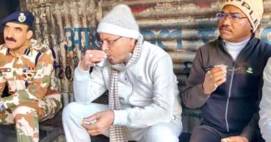 गुड़ वाली चाय और पुराने दोस्तों के साथ सीएम धामी की सुबह, ताजा कीं यादें और टी-स्टॉल पर की ये घोषणा