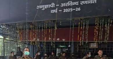 उत्तराखंड : तीर्थनगरी में शराब के ठेके की हिफाजत कर रही पुलिस, जानें क्या है विवाद की जड़