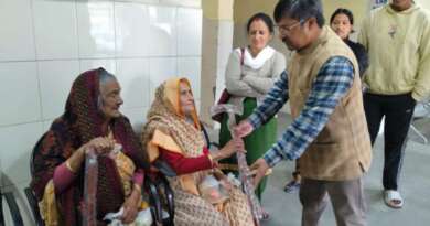 चम्पावत : राज्य स्थापना दिवस की रजत जयंती पर स्वास्थ्य विभाग ने किया वृद्ध जन सम्मान एवं स्वास्थ्य गोष्ठी का आयोजन