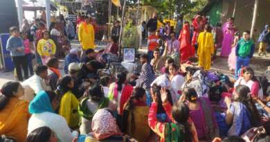 कार्तिक पूर्णिमा पर टनकपुर के शारदा घाट में उमड़ता श्रद्धालुओं का हुजूम