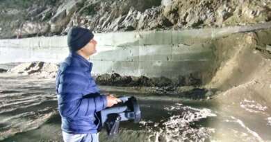 चम्पावत : डीएम ने स्वाला क्षेत्र का रात्रि निरीक्षण किया, मार्ग सुधार कार्य में तेजी लाने के दिए निर्देश