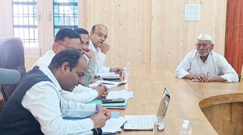 टनकपुर में आयोजित जनता मिलन में 106 शिकायतों का हुआ निस्तारण, जिलाधिकारी ने अधिकारियों को दिए कड़े निर्देश