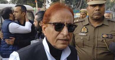 उत्तर प्रदेश : 55 दिन खुली हवा में सांस लेने के बाद फिर सलाखों के पीछे भेजे आजम खां, रामपुर की जेल में बैरक नंबर एक नया ठिकाना