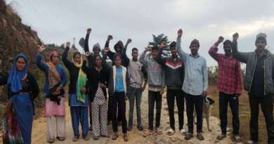 बाराकोट : शहीद के नाम से बनी हुई बदहाल, ग्रामीणों ने किया प्रदर्शन