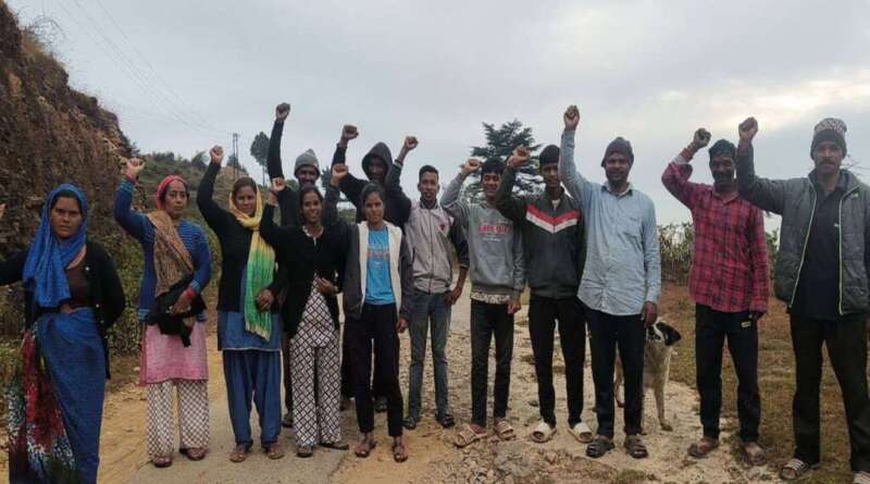 बाराकोट : शहीद के नाम से बनी हुई बदहाल, ग्रामीणों ने किया प्रदर्शन