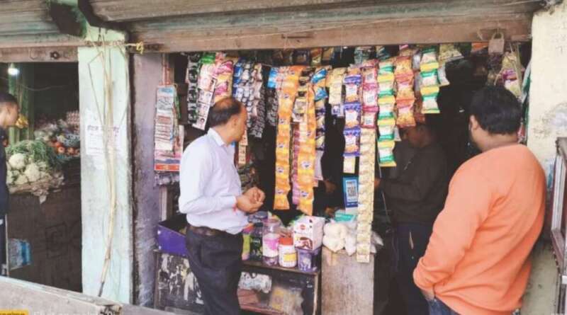 चम्पावत में चोरों ने किराने की दुकान में लगाई सेंध, अखरोट काजू बादाम, सिगरेट व नगदी उड़ा ले गए