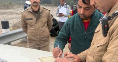 चम्पावत : ड्रिंक एंड ड्राइव पर सख्ती: रात्रिकालीन अभियान में 3 मामले पकड़े गए, 5 वाहन सीज