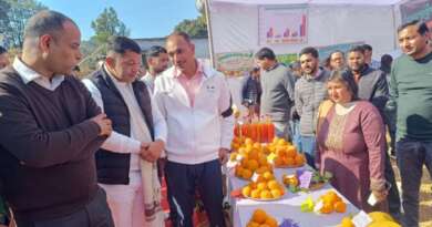 चम्पावत में हुआ माल्टा महोत्सव का आयोजन, भुवन मुरारी ने हासिल किया प्रथम स्थान