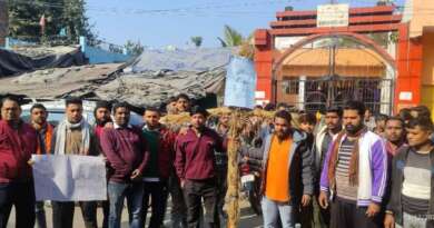 टनकपुर में बजरंग दल ने फूंका बांग्लादेश सरकार का पुतला