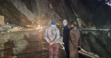 चम्पावत : स्वाला सड़क सुधारीकरण के बीच यात्रियों को न हो असुविधा, जिलाधिकारी ने दिए स्पष्ट निर्देश