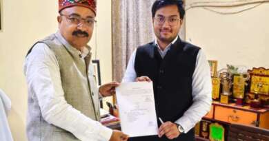 टनकपुर : ईओ ऋषभ उनियाल को पालिका बोर्ड ने विधिवत कार्यभार ग्रहण कराया