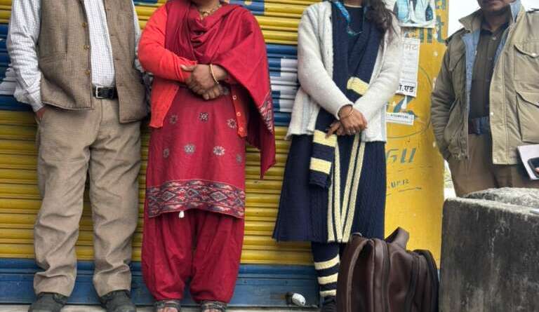 लोहाघाट और बाराकोट में नशीली दवाओं के खिलाफ प्रशासन का एक्शन, दो मेडिकल स्टोर सील