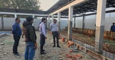 टनकपुर : ₹146.86 लाख की लागत से नायकगोठ में बन रही गौशाला का डीएम ने किया निरीक्षण