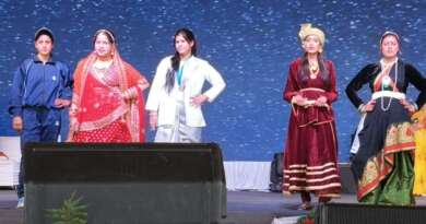 चम्पावत सरस कॉर्बेट महोत्सव 2026 : रैंप वॉक प्रतियोगिता में वंदना ने हासिल किया प्रथम स्थान