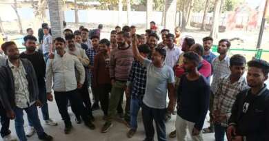 पूर्णागिरि मेला : टैक्सी संचालकों ने किया विरोध प्रदर्शन