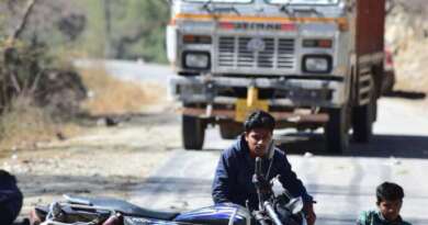 उत्तराखंड: तेज रफ्तार ट्रक की चपेट में आए बाइक सवार, दो युवकों की दर्दनाक मौत