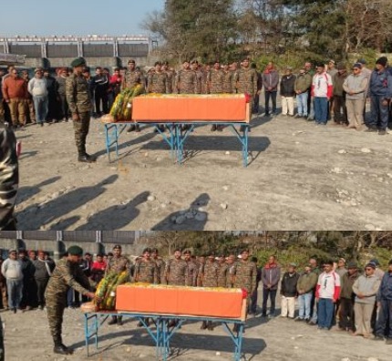 बनबसा : सैन्य सम्मान के साथ हुआ हवलदार हरीश चंद का अंतिम संस्कार