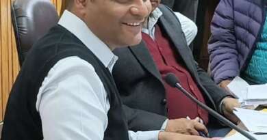 चम्पावत : जनता मिलन में डीएम की त्वरित पहल, बुजुर्ग सोबन सिंह की रुकी पेंशन का मौके पर ही हुआ समाधान