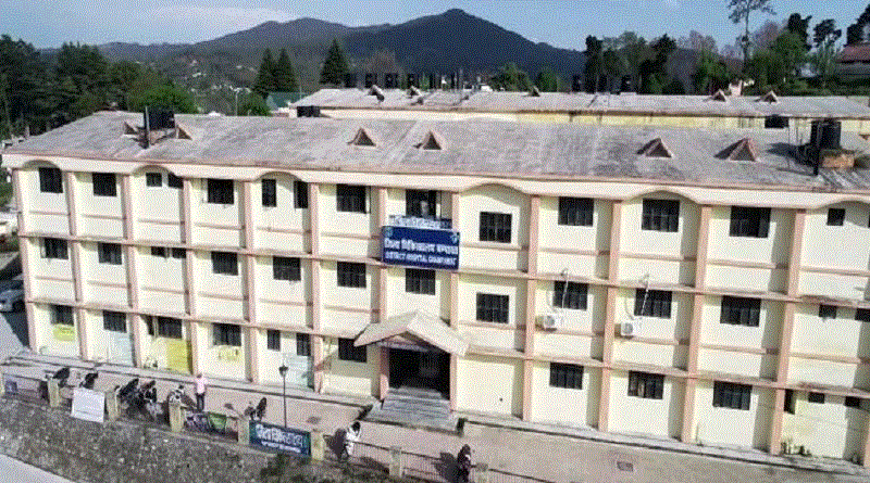 चम्पावत जिला अस्पताल में चर्म रोग और मनोचिकित्सक नहीं होने से मरीज परेशान