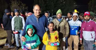 होली पर सेवा का सम्मान: स्वच्छता व यातायात व्यवस्था के फ्रंटलाइन कर्मियों संग जिलाधिकारी आवास में रात्रि भोज