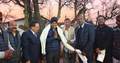 लोहाघाट : आदित्य महादेव मंदिर प्रांगण सुई में हुई काली कुमाऊं की खड़ी होली, डीएम भी हुए शामिल