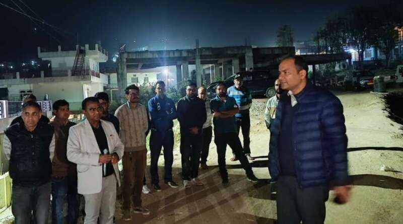 चम्पावत : डीएम ने रात्रि में किया ₹2022.90 लाख की लागत वाले निर्माणाधीन क्रिटिकल केयर यूनिट का निरीक्षण