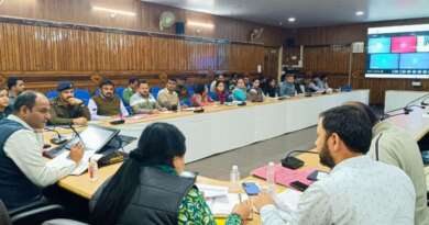 चम्पावत : जिलाधिकारी ने टनकपुर ईओ का एक दिन का वेतन रोकने के दिए निर्देश