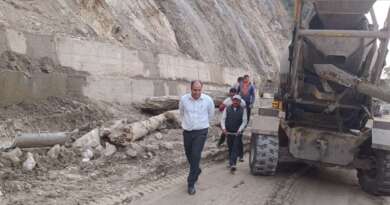 स्वाला सड़क चौड़ीकरण कार्य का जिलाधिकारी ने किया स्थलीय निरीक्षण, गुणवत्ता एवं समयबद्धता पर दिया जोर