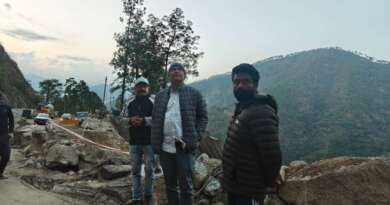 चम्पावत : स्वाला में सड़क चौड़ीकरण कार्य की धीमी गति पर डीएम ने जताई नाराजगी, कार्य में तेजी लाने के निर्देश
