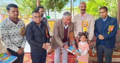 चम्पावत : समग्र शिक्षा अभियान के तहत निःशुल्क पाठ्यपुस्तक वितरण कार्यक्रम का हुआ शुभारंभ