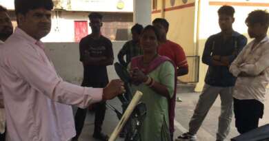 टनकपुर : मुख्य बाजार में टुकटुक पलटा, 6 लोग हुए चोटिल