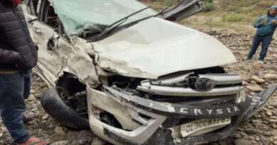 उत्तराखंड : कार गहरी खाई में कार, सेना के जवान समेत 3 युवकों की गई जान