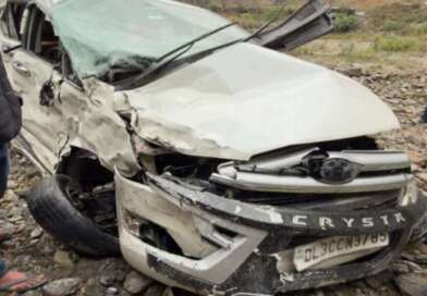 उत्तराखंड : कार गहरी खाई में कार, सेना के जवान समेत 3 युवकों की गई जान