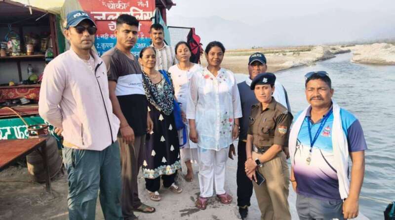 टनकपुर : जल पुलिस के जवानों के क्विक एक्शन से बची 4 लोगों की जान बची