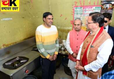 रसोई गैस आपूर्ति का जायजा लेने सीएम धामी पहुंचे रेस्टोरेंट
