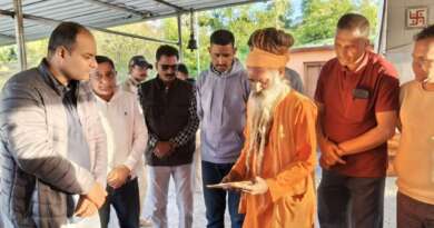 चम्पावत के श्री कपलेश्वर महादेव मंदिर में जिलाधिकारी ने भेंट की ‘मुख्यमंत्री संस्कृति संवर्धन किट’